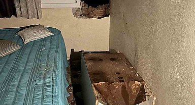 Çeşme'de eve yıldırım düştü