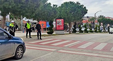 Çeşme'de yayalara öncelik uygulamaları devam ediyor