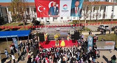 Ceyhan'da çocuklar karnelerini "Karneni Al Gel" şenliğinde kutladı