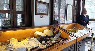 CHP'li Köksal'ın cami yerleşkesindeki fotoğraflı propagandasına tepkiler sürüyor