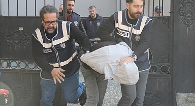 Çocuğunun boğazına bıçak dayayan cani babanın tutukluluğu devam edecek