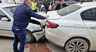 Çorum'da iki otomobil çarpıştı: 1 yaralı