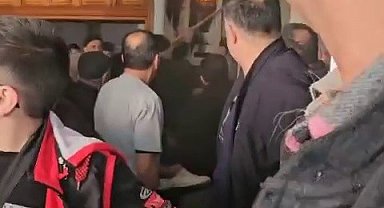 Cuma vakti camiide korkutan yangın