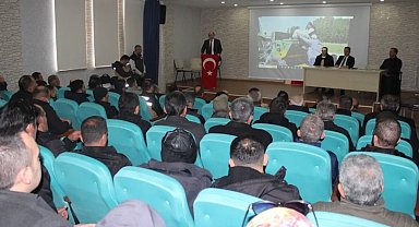 Demirözü çiftçisinin şeker pancarı üretiminde karşılaştıkları sorunlar toplantıda konuşuldu