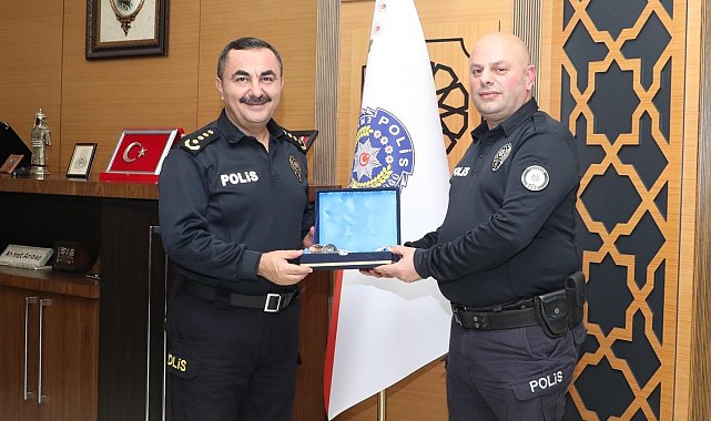 Denize atlayan kadını kurtaran polislere ödül