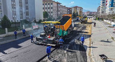 Denizli Büyükşehir, yol çalışmalarına devam ediyor