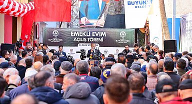 Denizli'de emekliye çay bedava oldu