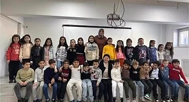 Depremzede küçük kıza gözü yaşlı veda