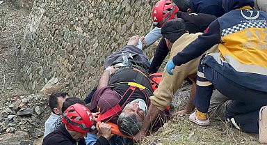 Dereye uçan motosiklet sürücüsünü JAK kurtardı