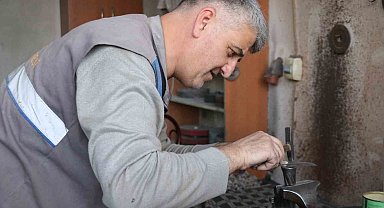 Destek kredisi de çare olmadı, Sivaslı kemik tarak ustası mesleği tamamen bırakıyor