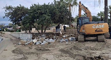 Didim'de kaçak yapıların yıkımına başlandı