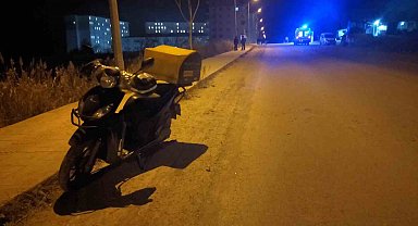 Direksiyon hakimiyetini kaybeden motokurye kaza yaptı