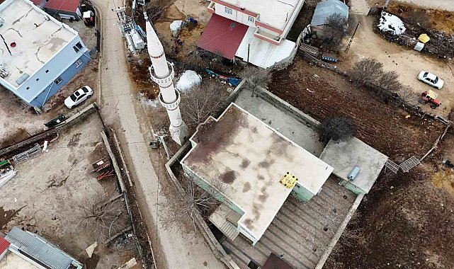 Diyarbakır'da depremde ağır hasar gören caminin cemaati uygun yerde yenisini istiyor