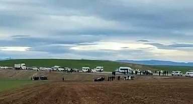 Diyarbakır'da üç araç tarlaya uçtu: 5 yaralı