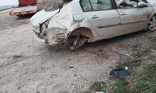 Duvara çarpan otomobil sürücüsü ağır yaralandı