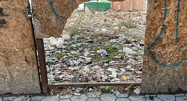 Duyarsız vatandaşlar araziyi çöplüğe çevirdi