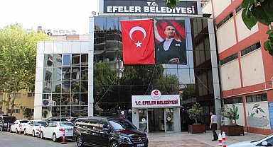 Efeler Belediyesi'nde pankart krizi