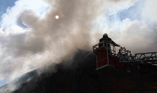 Elazığ'da çatı yangını kısa sürede söndürüldü