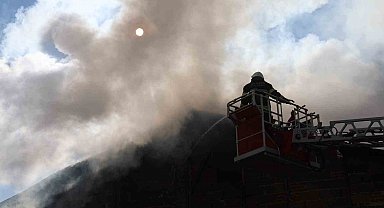Elazığ'da çatı yangını kısa sürede söndürüldü
