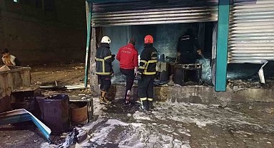 Elektrikten kaynaklanan yangın iş yerini küle çevirdi