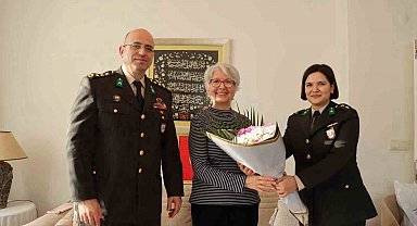 Emekli öğretmenden Mehmetçiklere çorap, atkı, eldiven