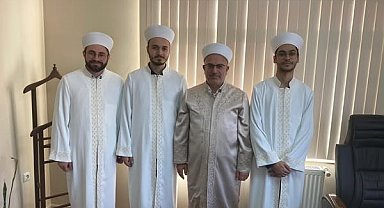 Emet'te yeni atanan 3 din görevlisine cübbe ve fes giydirildi