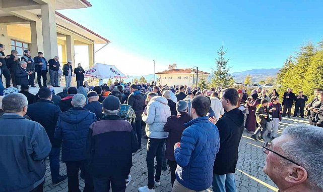 Emet'ten 25 kişilik umre grubu kutsal topraklara uğurlandı