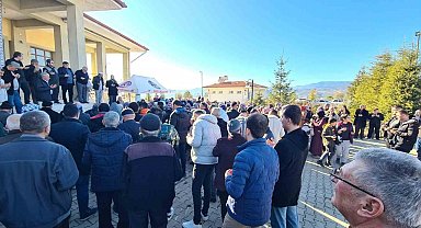 Emet'ten 25 kişilik umre grubu kutsal topraklara uğurlandı