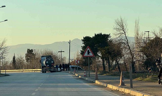 Erbaa'da zift yüklü tırın dorsesinde 2 kaçak göçmen yakalandı