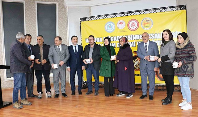 Erzincan'da Varroa'ya karşı oksalik asit kullanımı eğitimi ve dağıtımı yapıldı