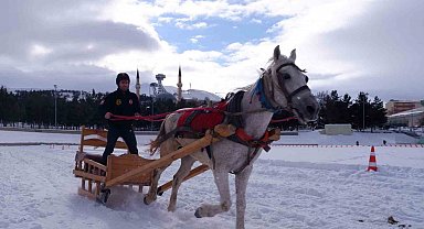 Erzurum'da atlı kızak heyecanı