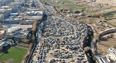 Esad rejiminin askerlerinin el koyduğu binlerce araç çürümeye terk edildi
