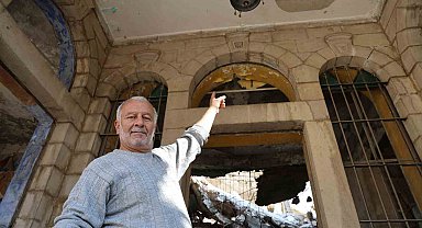 Esad rejiminin yıktığı evini ziyaret eden yaşlı adam, Esad'ın zulmünü anlattı