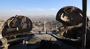 Esad'ın halkına bomba yağdırdığı 4. Zırhlı Tümen görüntülendi