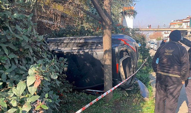 Esenler'de otomobilin makas atarken çarptığı araç takla attı: 6 yaralı