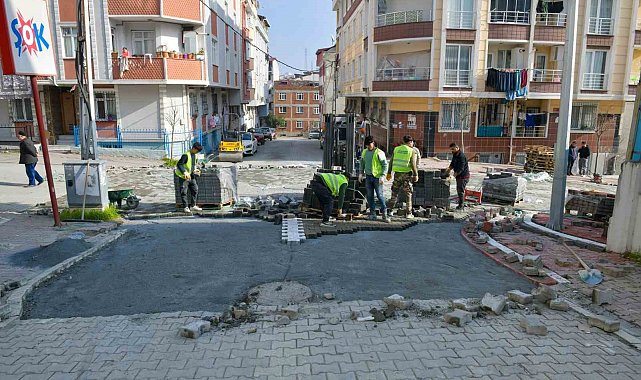 Esenyurt'ta tahrip olan yollar yenileniyor