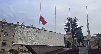 Eskişehir'de bayraklar yarıya indirildi