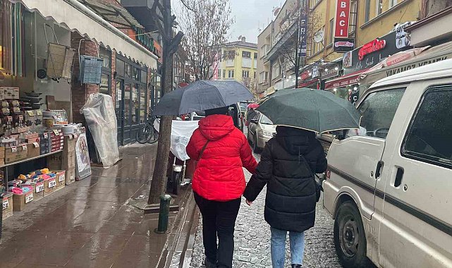 Eskişehir'de yağmur vatandaşlara zor anlar yaşattı