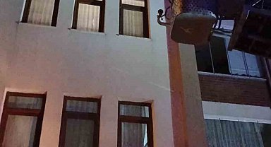 Evde uyuyakalan genç kız ekipleri alarma geçirdi