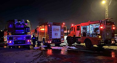 Eyüpsultan'da gecekondu alev alev yandı