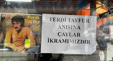 Ferdi Tayfur hayranı muhtar herkese ücretsiz Rize çayı dağıttı