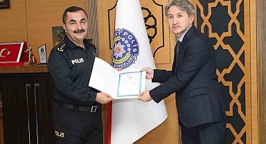 Film gibi kovalamaca sonucu araç hırsızlığı zanlısını yakalayan polislere ödül