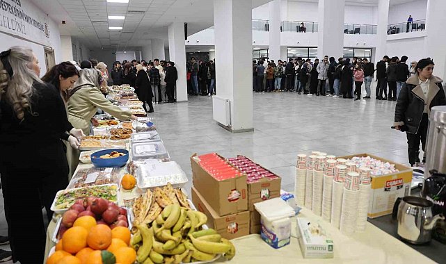 Fırat Üniversitesinden Türkiye'ye örnek etkinlik: Sınav haftasında 50 çeşit lezzet, öğrencilere moral oldu
