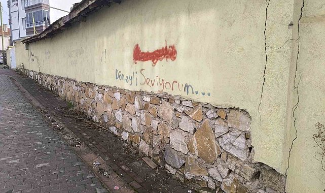 Gazeteci Uğur Mumcu'nun doğduğu evin duvarlarına zarar verildi