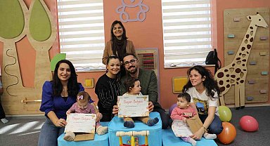 Gaziantep Bebek Kütüphanesi emekleme yarışması renkli görüntülerle yapıldı
