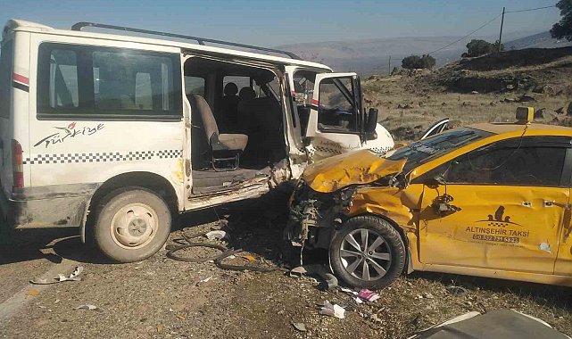 Gaziantep'te hafif ticari araç ile ticari taksi çarpıştı: 7 yaralı