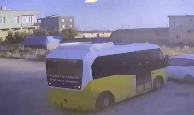 Gaziantep'te minibüs ile hafif ticari araç çarpıştı: 2 yaralı