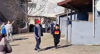 Gebze'de bir evde yangın çıktı, mahsur kalanlar var