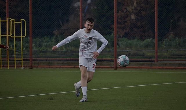 Genç futbolcu kariyerini İzmir'de sürdürecek