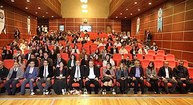 Gençler iş bulmak için işletmeler ile bir araya geldi